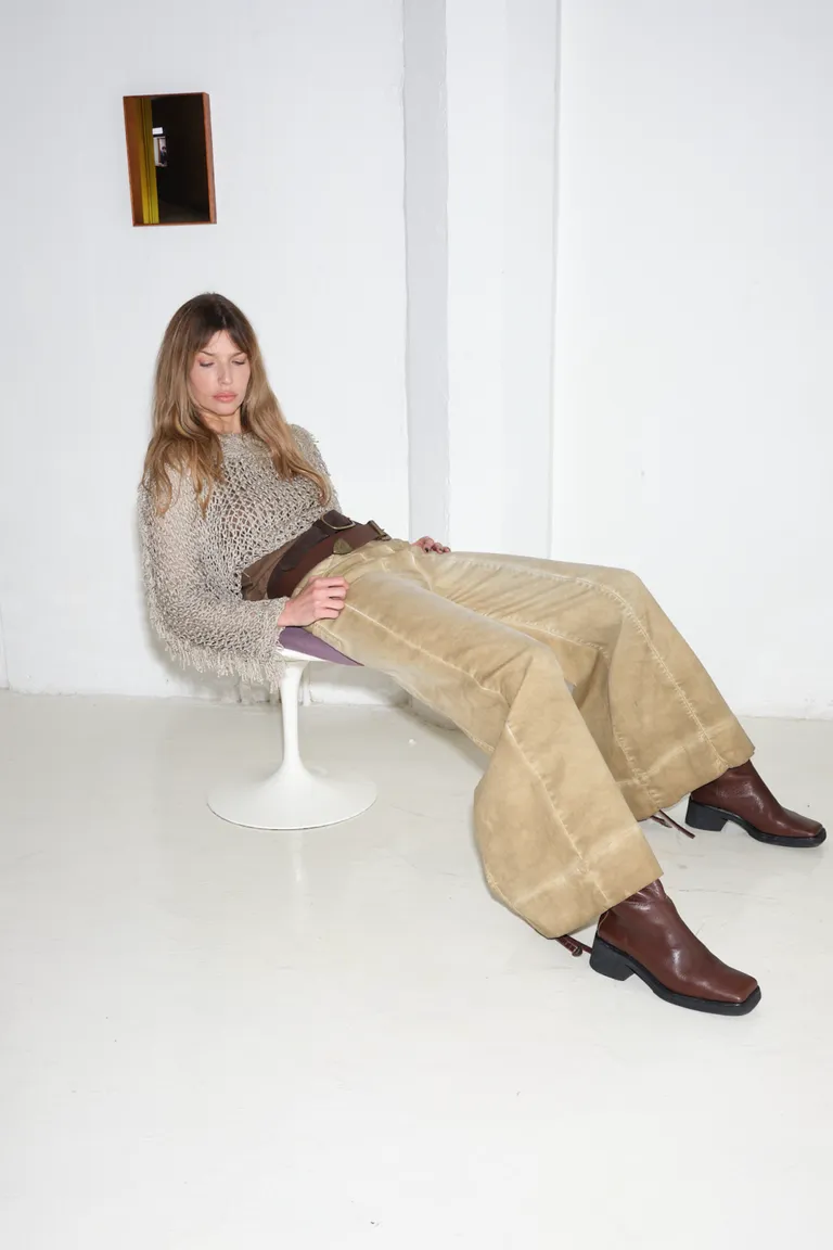 Pantalón de denim teñido a mano con proceso artesanal de Allo Martinez en Pantalones para argentina