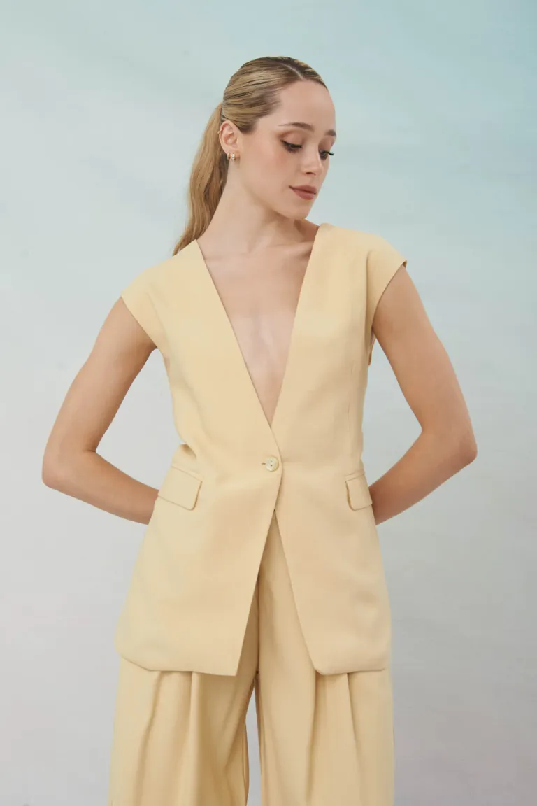 Chaleco amarillo de diseño minimalista y corte ajustado de Apricot en Chalecos para argentina
