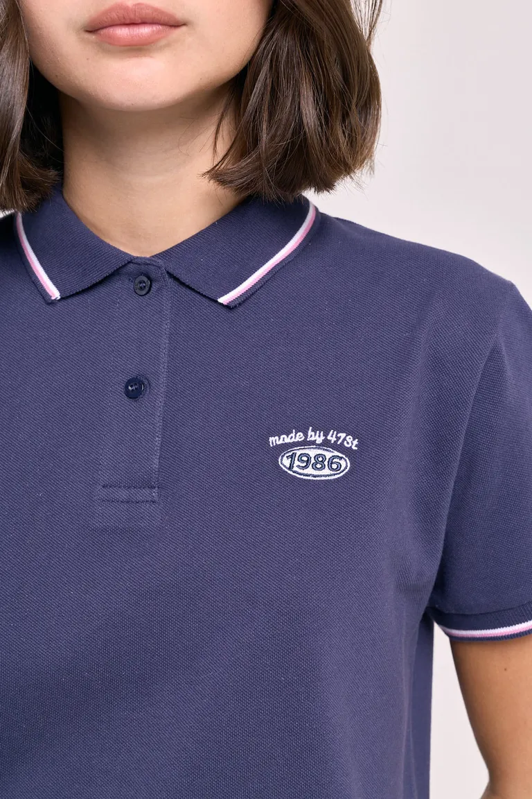 Chomba de manga corta con cuello y puños tejidos y bordado personalizado de 47 Street en Remeras para argentina