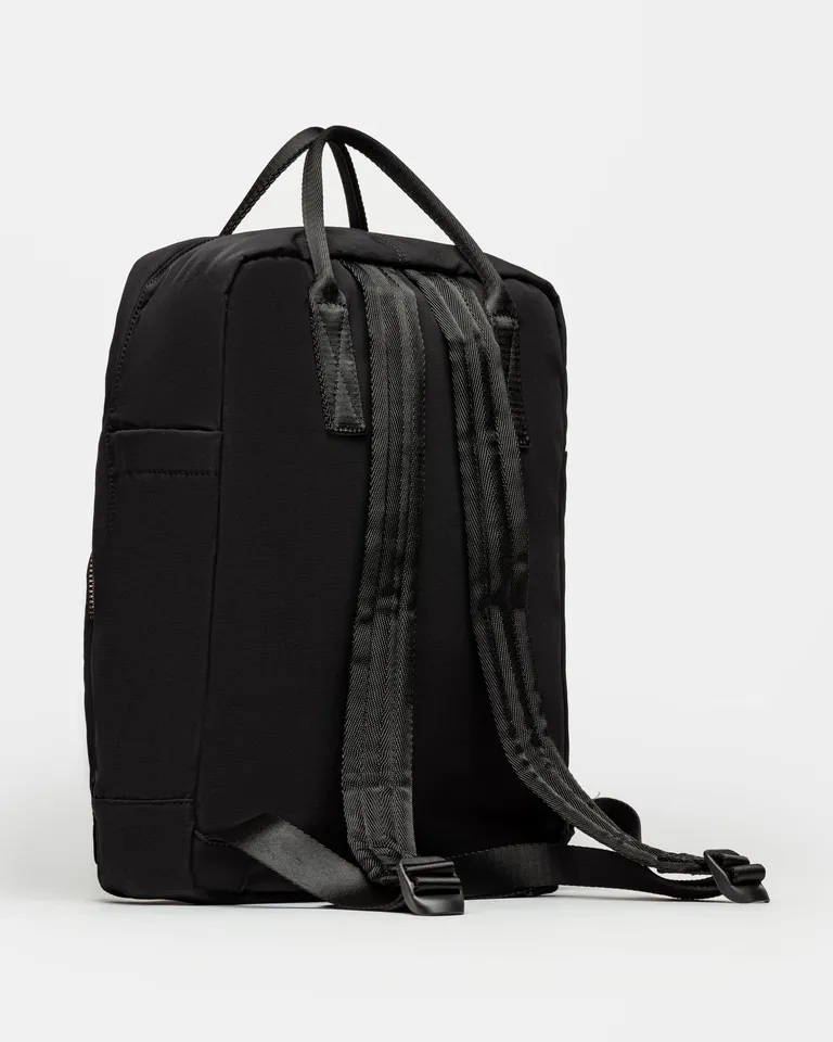 Mochila Forest en nylon cordura con herrajes en gun niquel y manijas de cinta polyestér negra de Prüne en Mochilas para argentina