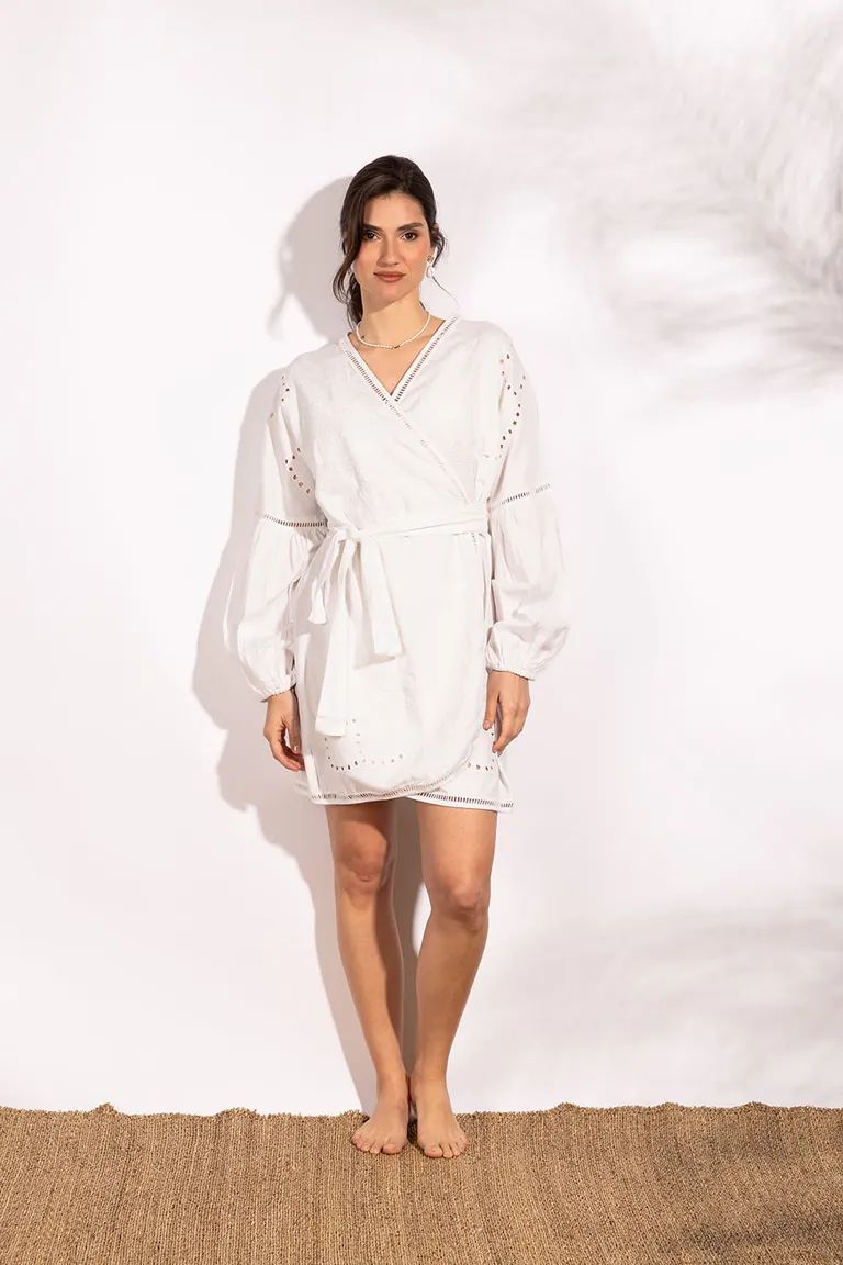 Vestido corto envolvente con mangas largas abullonadas, detalles bordados y calados a la cintura de Indiastyle en Vestidos para argentina