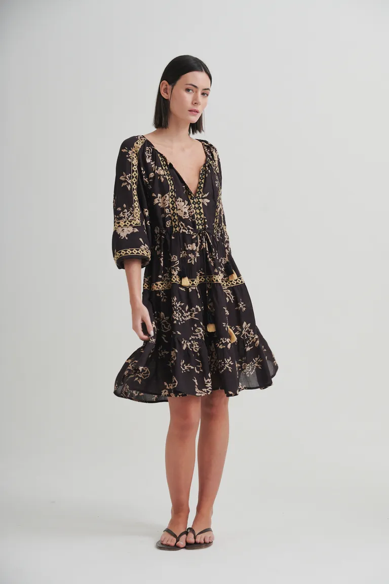 Vestido de diseño floral con bordados y mangas tres cuartos de Sweet en Vestidos para argentina