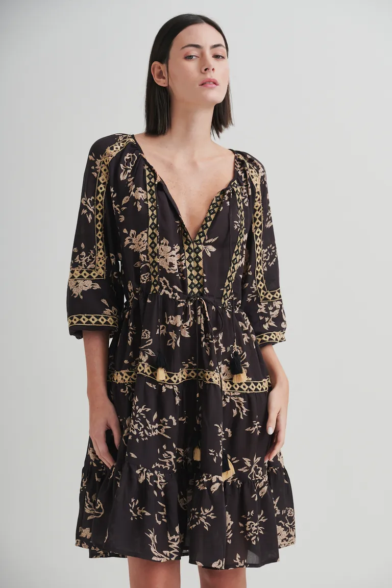 Vestido de diseño floral con bordados y mangas tres cuartos de Sweet en Vestidos para argentina