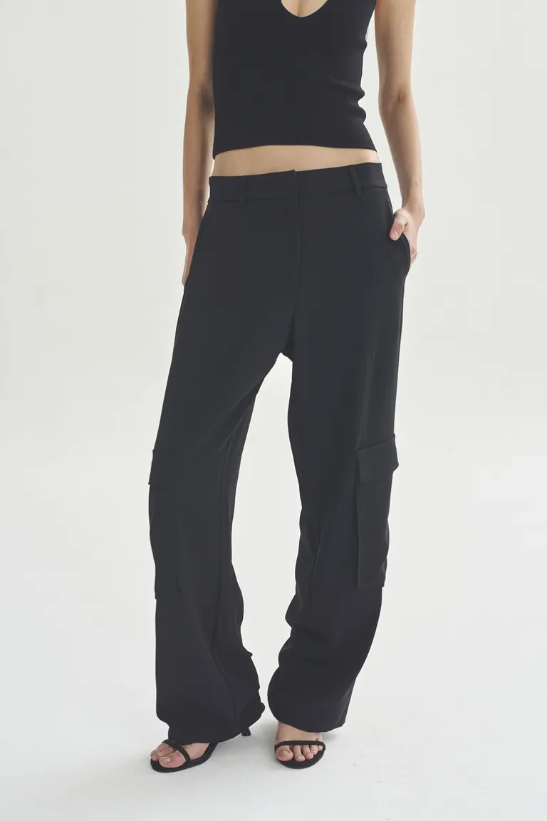 Pantalón cargo negro de estilo urbano y chic para mujer de Akiabara en Pantalones para argentina