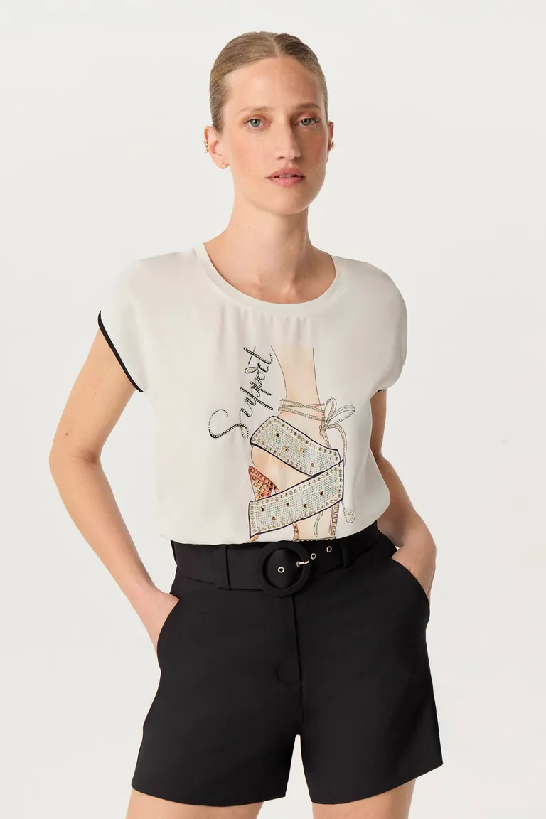 Remera de satén opaco con detalles brillantes para un toque de glamour de Markova en Remeras para argentina