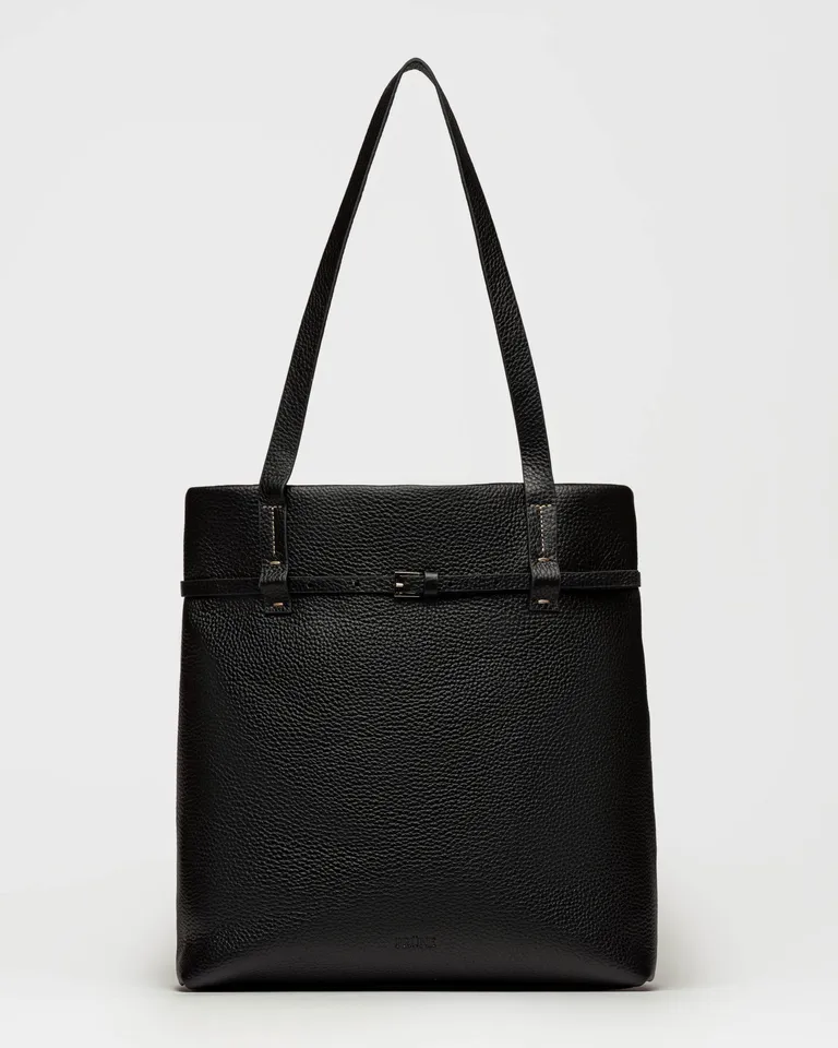 Cartera tote estructurada de cuero graneado con detalles en hebilla de Prüne en Bolsos y Carteras para argentina