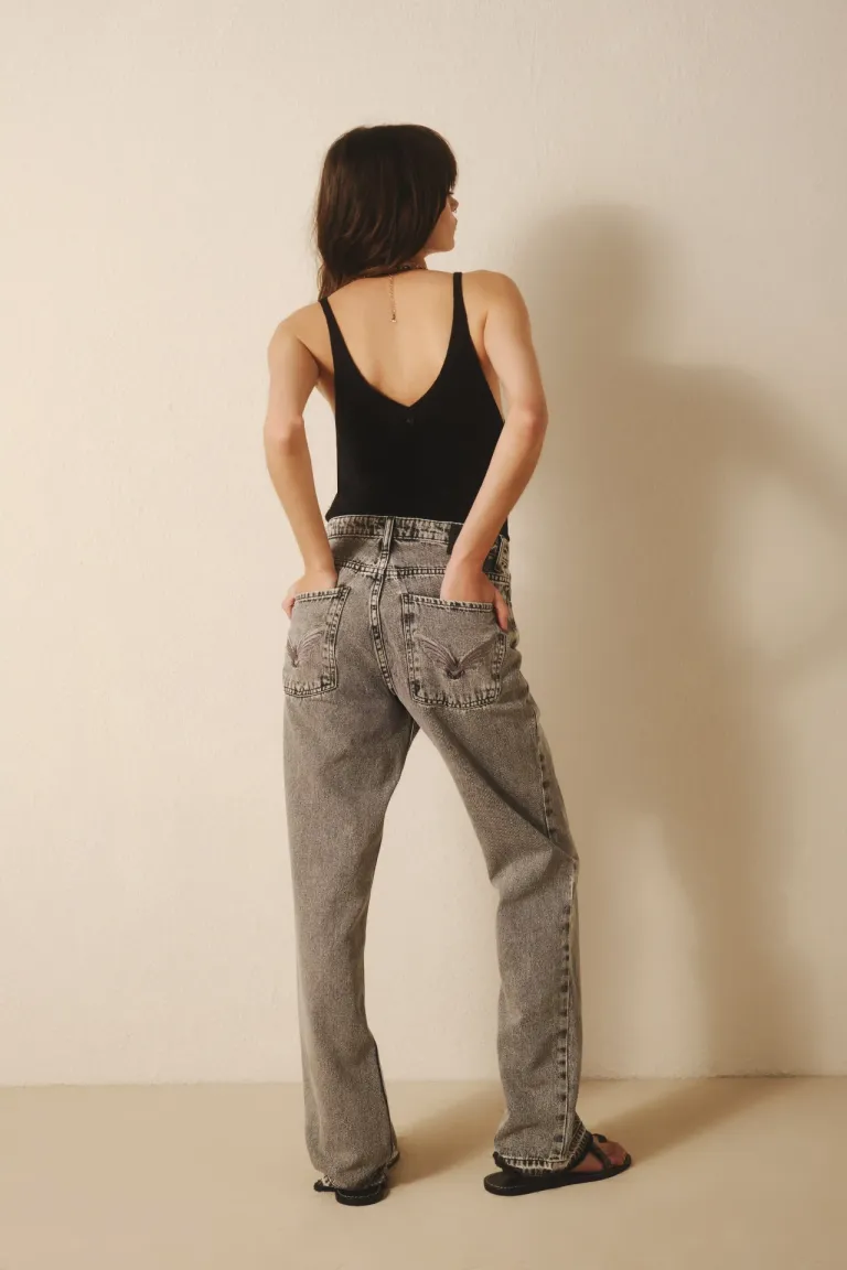 Pantalón de tiro alto en denim grisáceo con detalles distintivos de Rapsodia en Pantalones para argentina