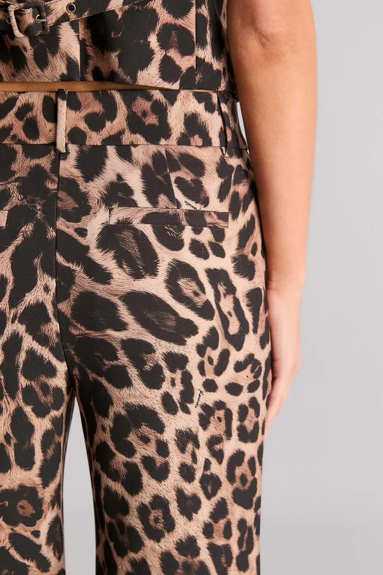 Pantalón ancho con diseño de estampado animal en tono marrón y tonos neutros de Kosiuko en Pantalones para argentina