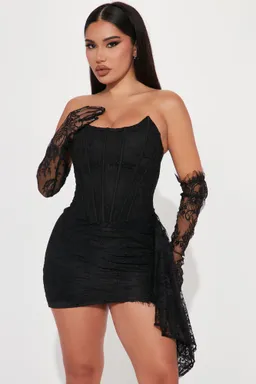 Conjunto mini vestido corset de Fashion Nova en Vestidos para argentina
