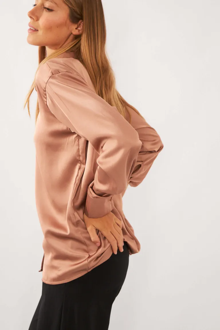 Camisa de seda de manga 3/4 con espalda abierta para mujer de Belle en Camisas para argentina