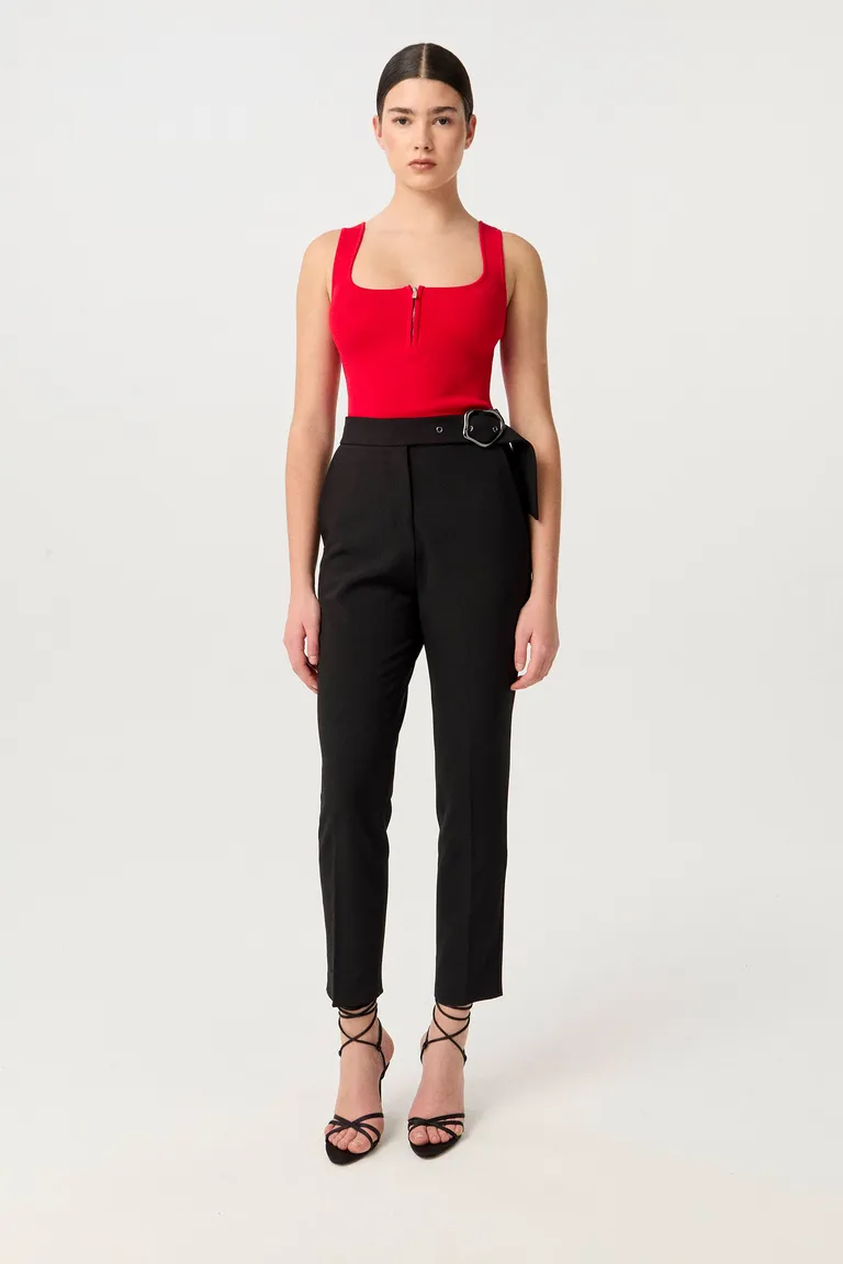 Musculosa tejida en punto liso con escote cuadrado y breteles anchos de Markova en Tops para argentina