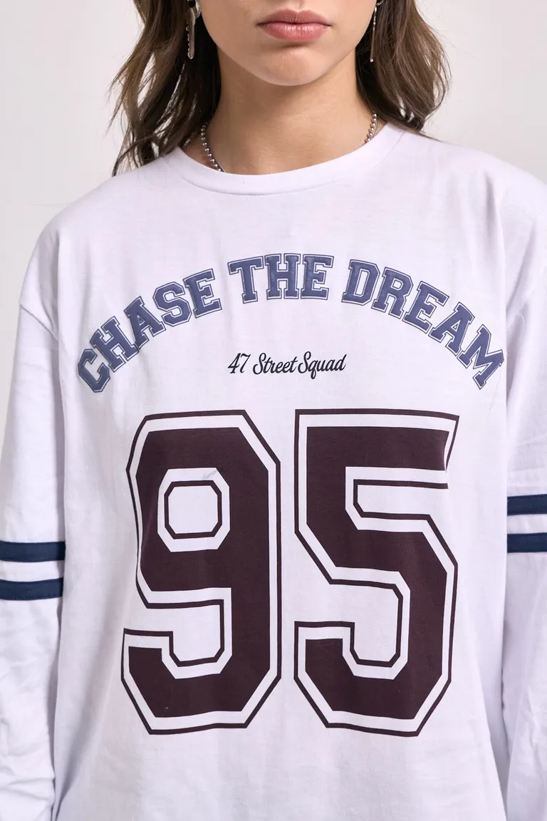 Remera de manga larga con estampado deportivo frontal y detalle de líneas en las mangas de 47 Street en Remeras para argentina