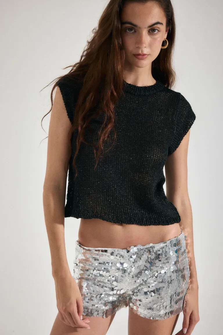 Remera básica con textura de lentejuelas, manga corta y diseño sencillo de Audaz en Remeras para argentina