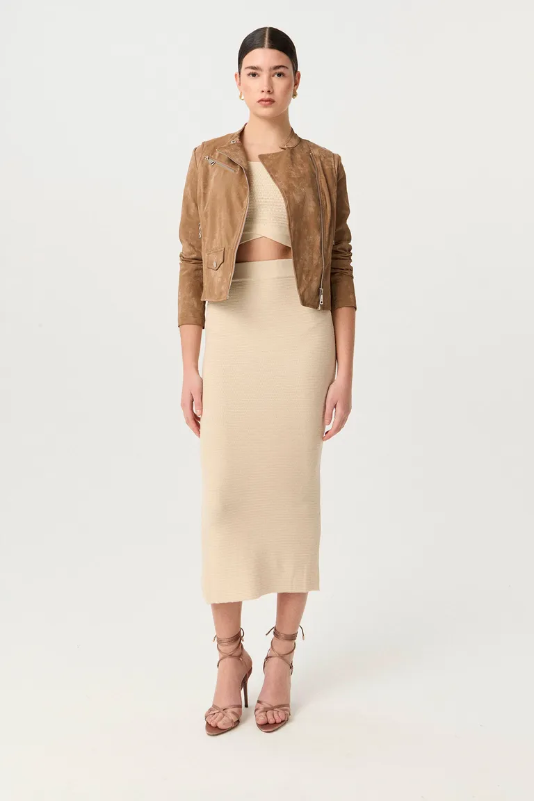 Top tejido en punto tramado de calce anatómico con escote cuadrado y detalle de cintura cruzada de Markova en Tops para argentina