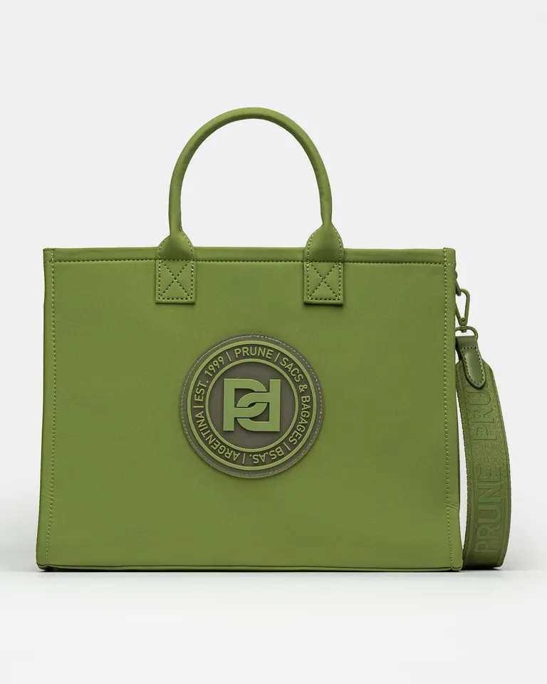 Cartera de mano de diseño moderno y versátil en color verde de Prüne en Bolsos y Carteras para argentina