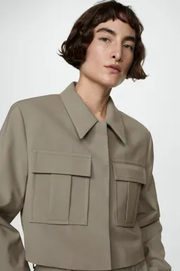 Chaqueta crop con bolsillos de Mango en Chaquetas para argentina