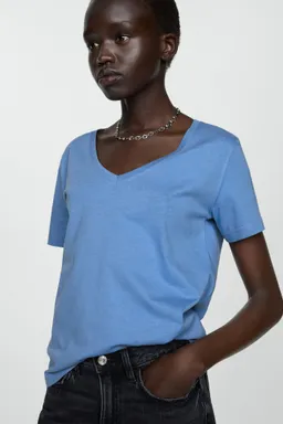 Remera algodón cuello pico de Mango en Remeras para argentina