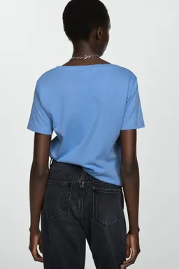 Remera algodón cuello pico de Mango en Remeras para argentina