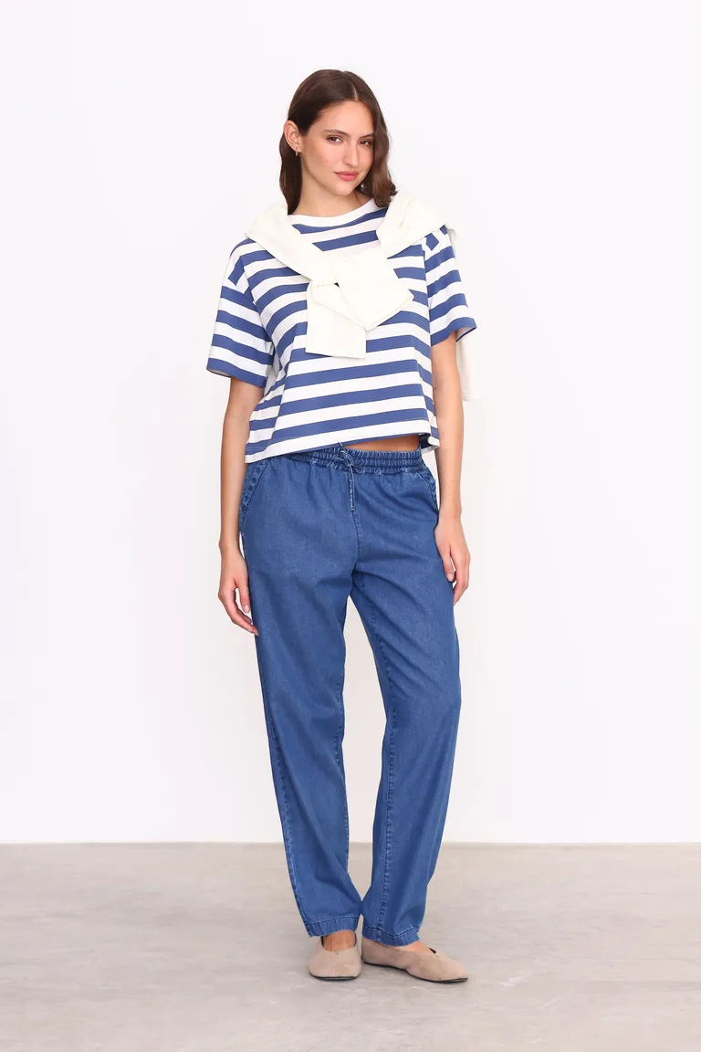 Pantalón wide leg de denim celeste con cintura elástica y bolsillos de Yagmour en Pantalones para argentina