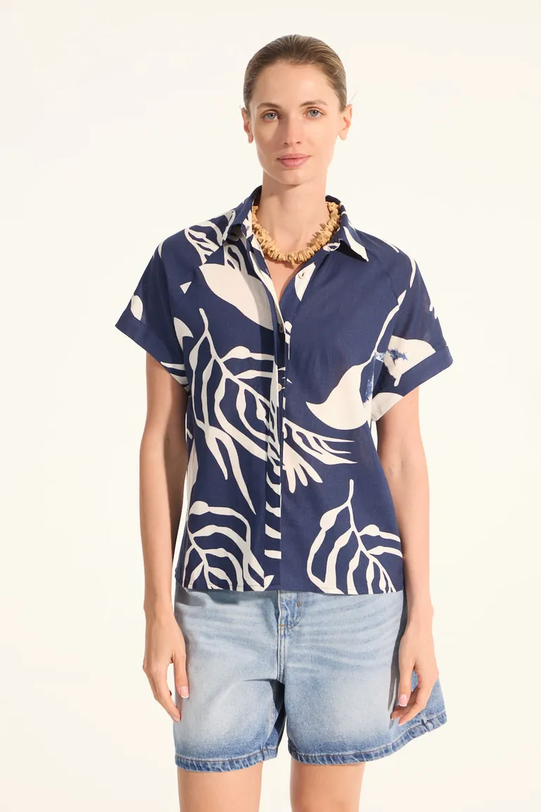 Camisa de lino con estampa exclusiva de hojas en tonos azules de Portsaid en Camisas para argentina