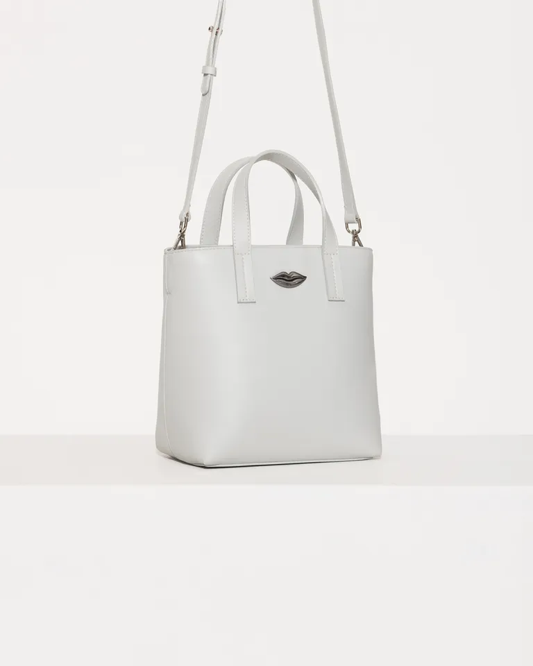 Tote de cuero blanco de tamaño medio con aplique de lápiz labial de Jazmin Chebar en Bolsos y Carteras para argentina