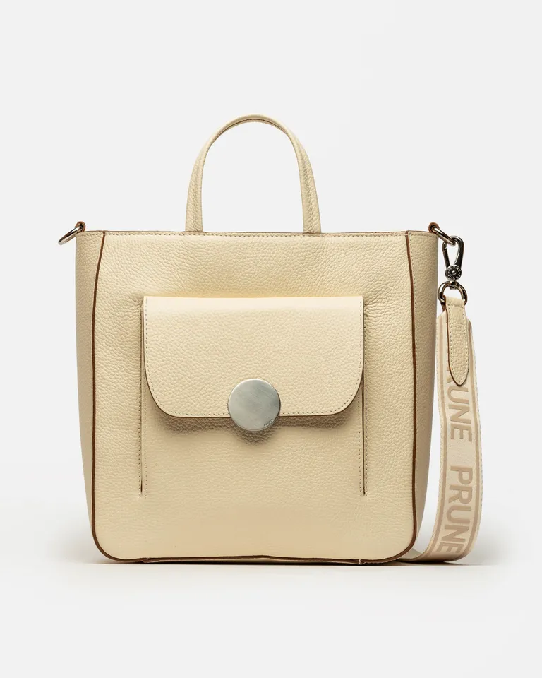 Shopper de líneas elegantes y clásicas con herraje en níquel para un look sofisticado de Prüne en Bolsos y Carteras para argentina