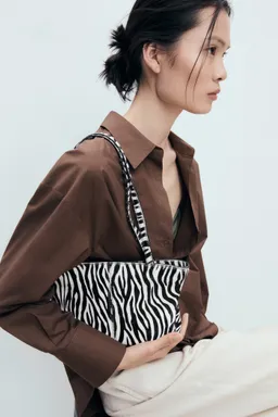 Bolso cuero estampado cebra de Mango en Bolsos y Carteras para argentina