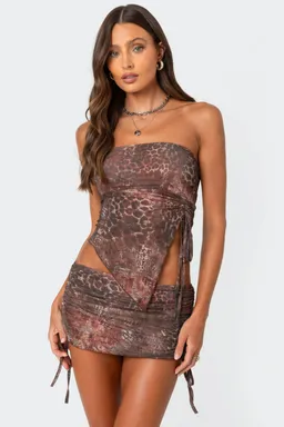Top asimétrico animal print de Edikted en Tops para argentina