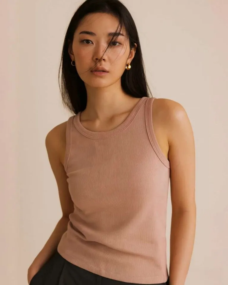 Musculosa de algodón con detalles en negro, diseño moderno y casual para mujer de Hesed en Tops para argentina