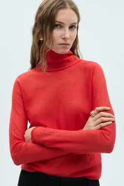 Jersey semitransparente cuello alto de Mango en Buzos y Sweaters para argentina