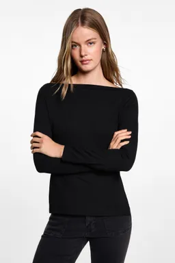 Remera con detalles fruncidos de Mango Teen en Buzos y Sweaters para argentina