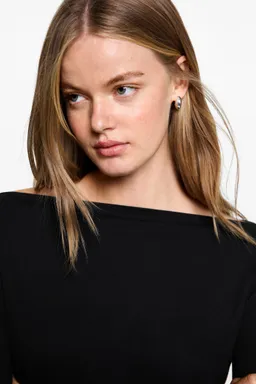 Remera con detalles fruncidos de Mango Teen en Buzos y Sweaters para argentina