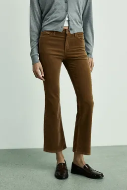 Pantalón sienna flare crop pana de Mango en Pantalones para argentina