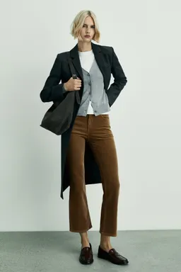 Pantalón sienna flare crop pana de Mango en Pantalones para argentina