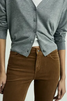 Pantalón sienna flare crop pana de Mango en Pantalones para argentina