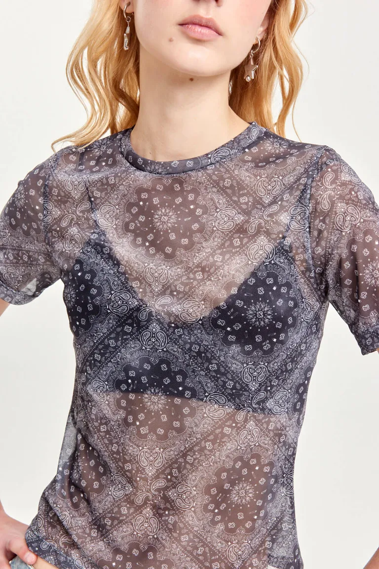 Remera estampada de microtul con escote redondo y manga corta para mujer de 47 Street en Remeras para argentina