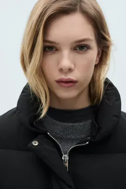 Anorak acolchado cuello pelo de Mango en Chaquetas para argentina