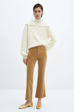 Pantalón acampanado crop corderoy de Mango en Pantalones para argentina