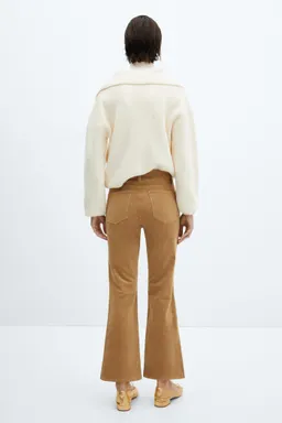 Pantalón acampanado crop corderoy de Mango en Pantalones para argentina