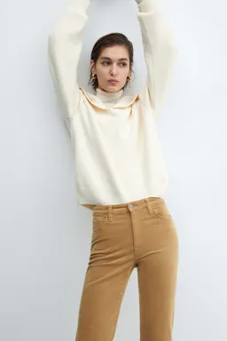 Pantalón acampanado crop corderoy de Mango en Pantalones para argentina