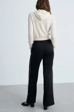 Pantalón jogger rayas contraste de Mango en Pantalones para argentina