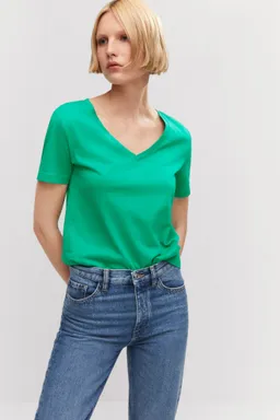Remera algodón cuello pico de Mango en Remeras para argentina
