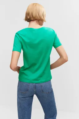 Remera algodón cuello pico de Mango en Remeras para argentina