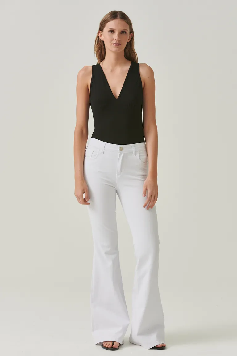 Pantalón Mujer Nicky de Corte Recto y Pierna Ancha en Color Blanco de Sweet en Pantalones para argentina