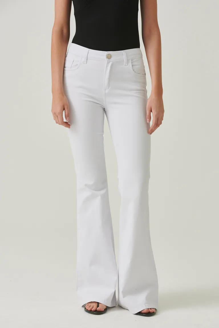 Pantalón Mujer Nicky de Corte Recto y Pierna Ancha en Color Blanco de Sweet en Pantalones para argentina