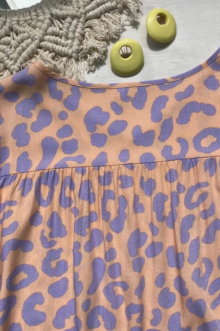 Remera Estampada Cuello V de Hesed en Remeras para argentina