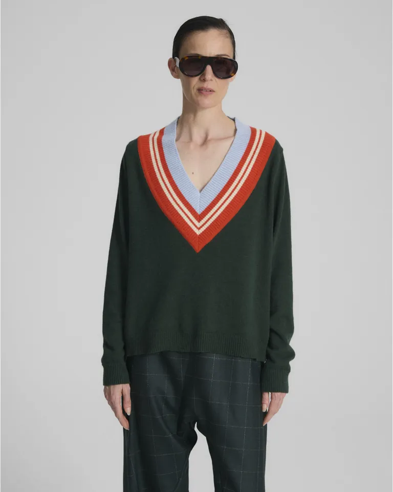 Sweater corto tejido con escote en V y tajos laterales en el ruedo de Blue Sheep en Buzos y Sweaters para argentina