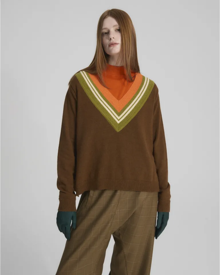 Sweater corto tejido con escote en V y tajos laterales en el ruedo de Blue Sheep en Buzos y Sweaters para argentina