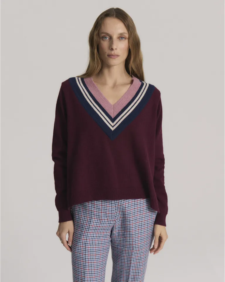 Sweater corto tejido con escote en V y tajos laterales en el ruedo de Blue Sheep en Buzos y Sweaters para argentina