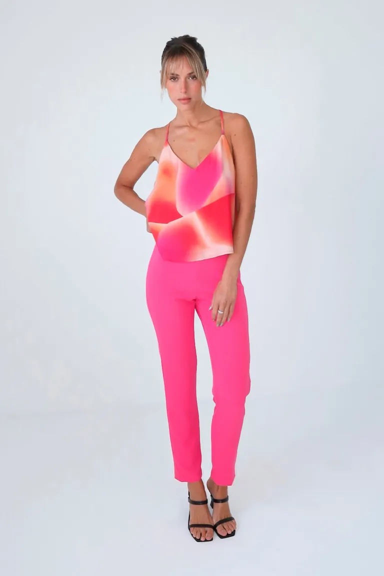 Top confeccionado en crepe con escote en V y argolla metálica en la espalda de Naíma en Tops para argentina